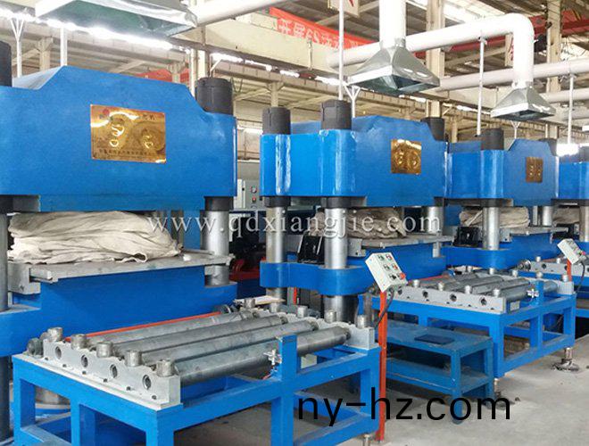 XLB-1200x1200-1000T立柱(zhu)式實(shí)(shi)心(xin)胎硫(liu)化(hua)機(jī)(ji)