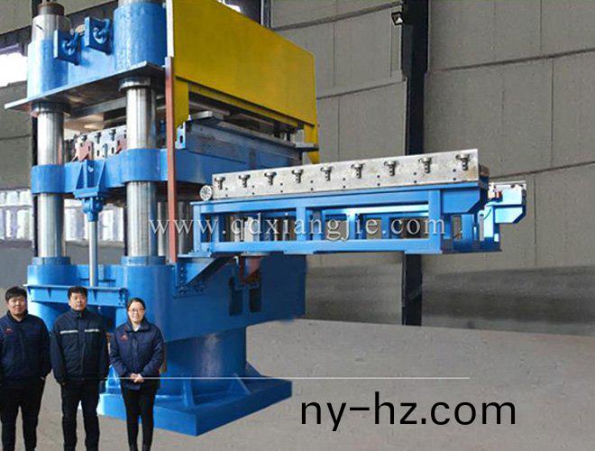 XLB-2500x2500-3000T支座(zuo)硫(liu)化機